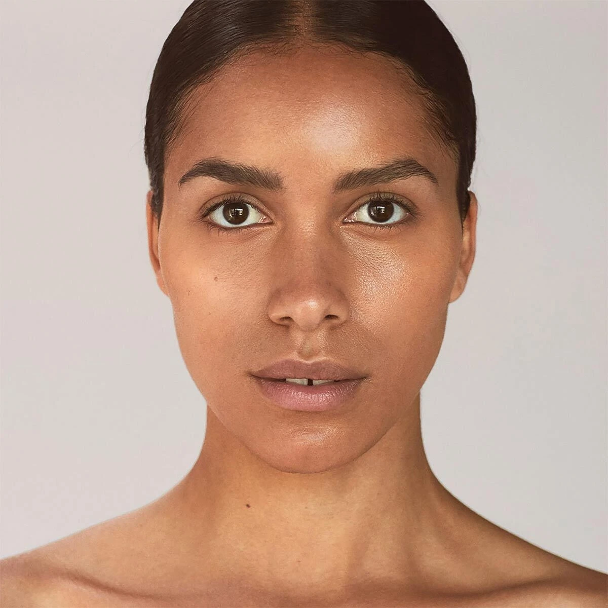 The Invisible Touch Liquid Foundation 6 The Invisible Touch Liquid Foundation - Afbeelding 4