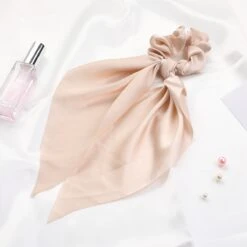 Giana Scrunchie 5 Giana Scrunchie -Mode- En Schoonheidswinkel https media prod eu 1.mirakl.net SOURCE 43a81fbb12cc4e8f920df1641108de22